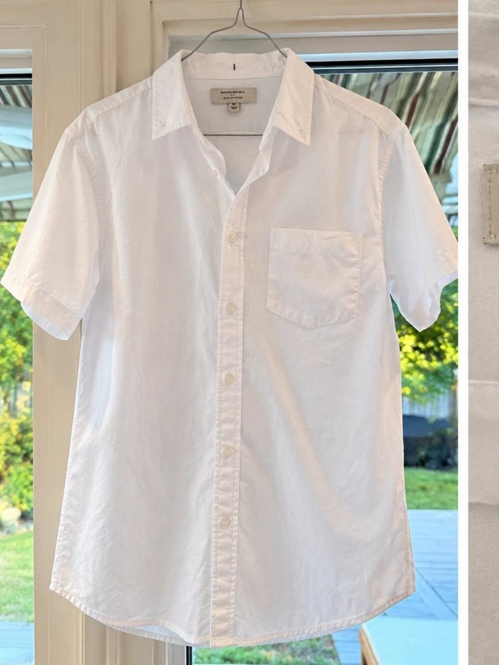 Banana Republic Slim Untucked Men's M White Short Sleeve Button Down Shirt